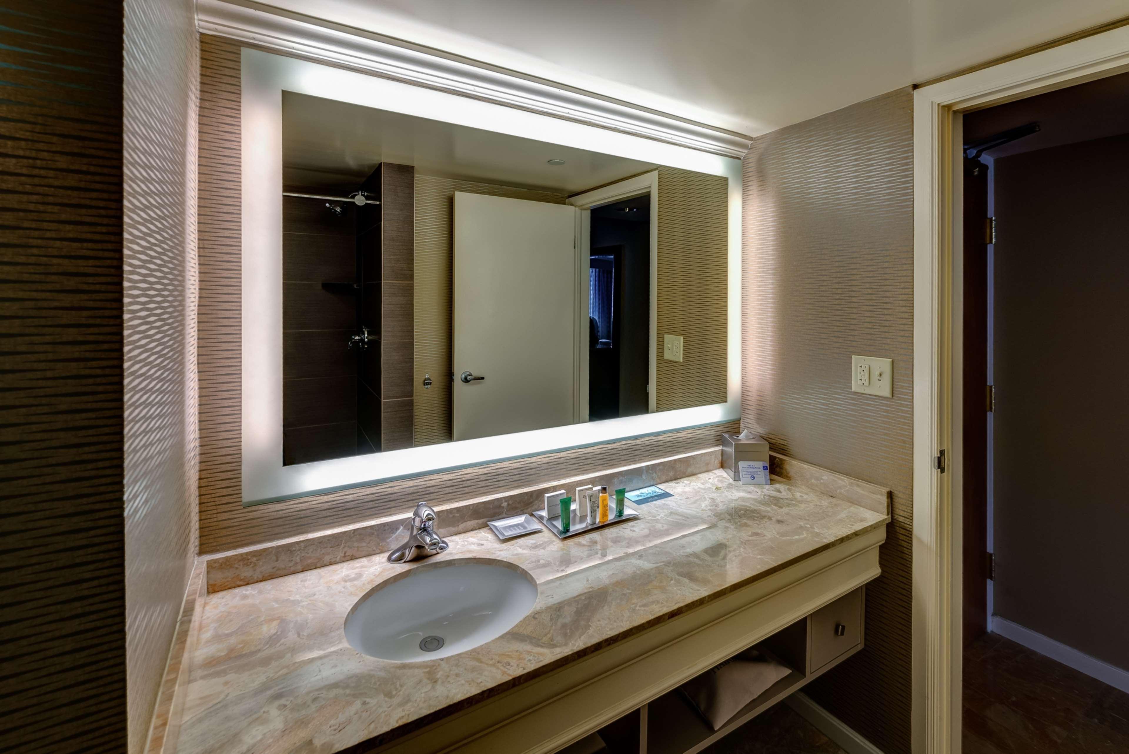 Doubletree By Hilton Akron Фейрлон Екстер'єр фото