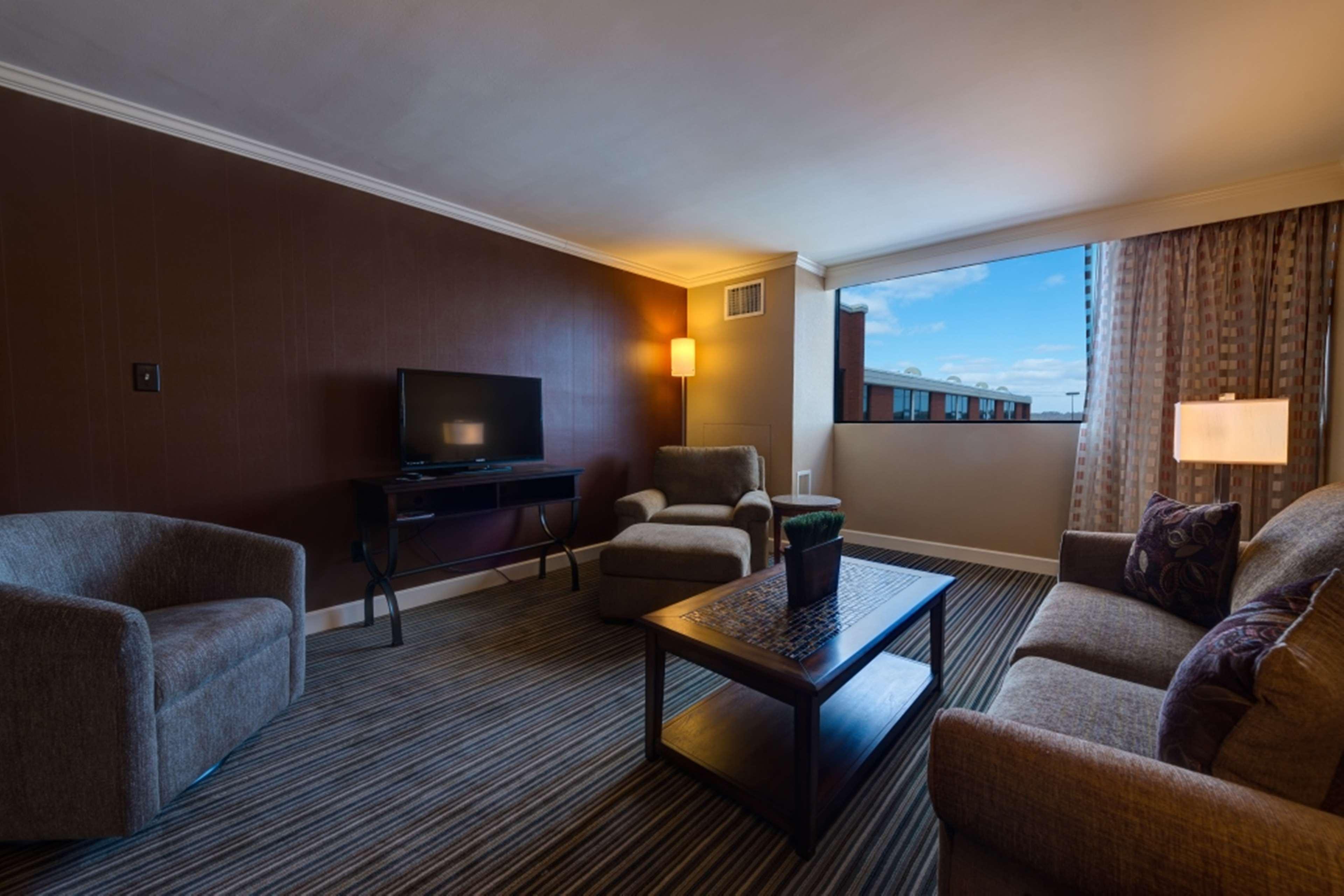 Doubletree By Hilton Akron Фейрлон Екстер'єр фото