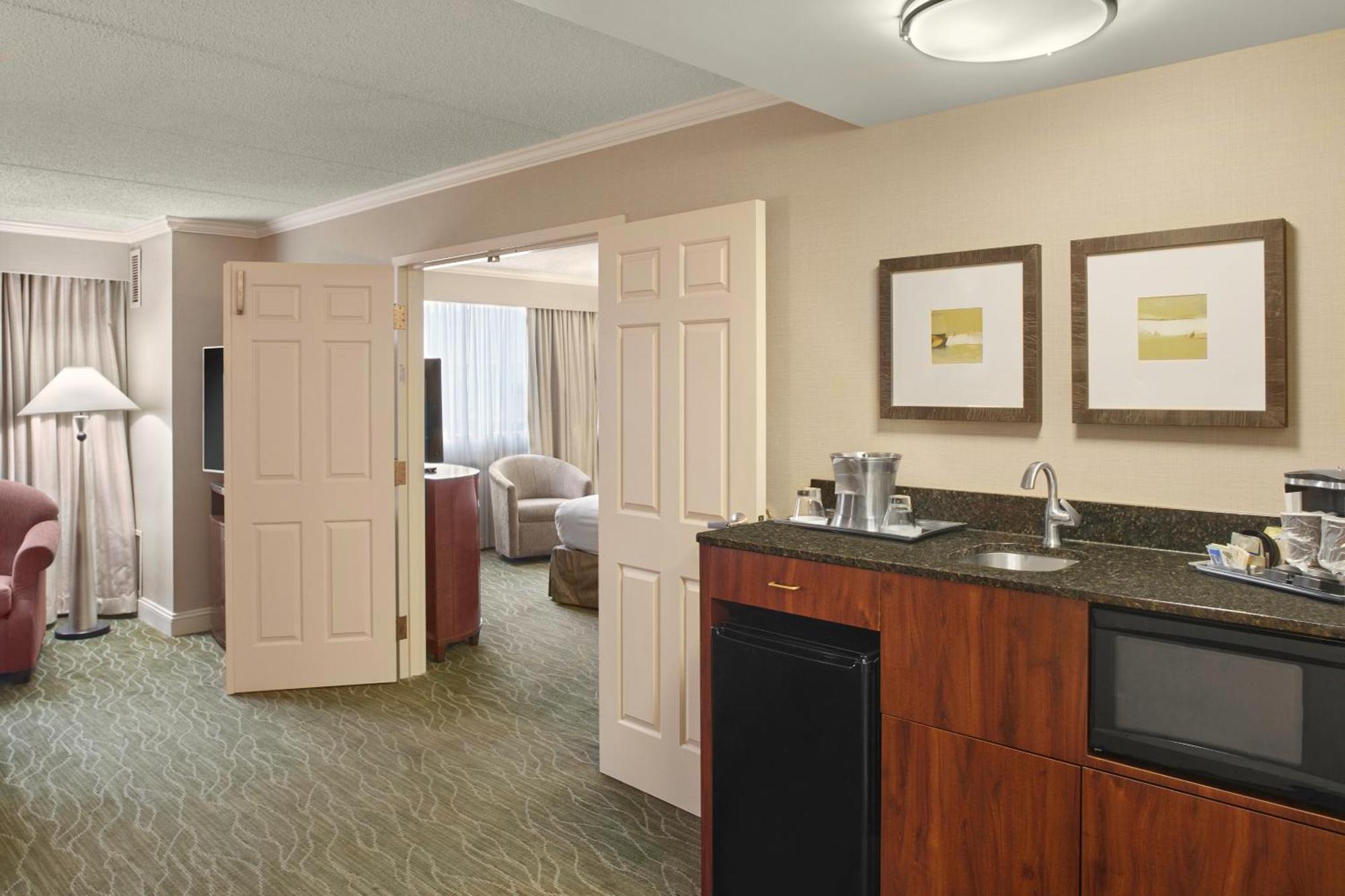 Doubletree By Hilton Akron Фейрлон Екстер'єр фото